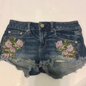 AEO NEEDLEPOINT EMBROIDERED STRETCH DENIM SHORTS